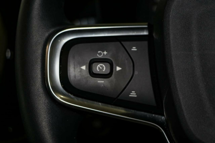 2019 Volvo XC40 XZ T4 Momentum Suv Image 17