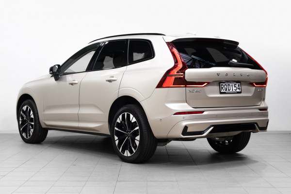 2026 Volvo XC60 UZ B5 Ultra Dark 2.0P, Mild Hybrid SUV Image 6