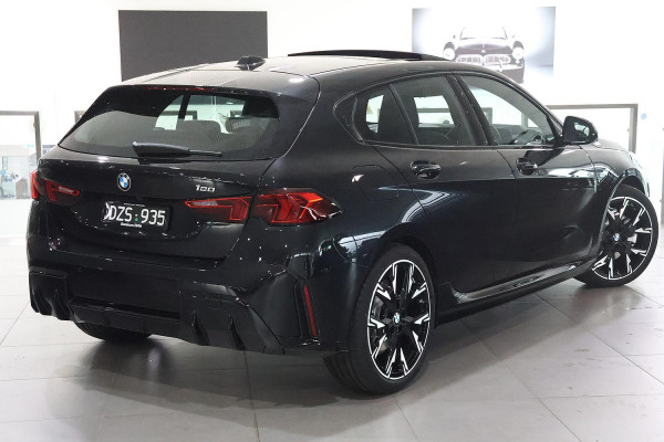 2025 BMW 1 Series F70 120 M Sport Hatch image 4
