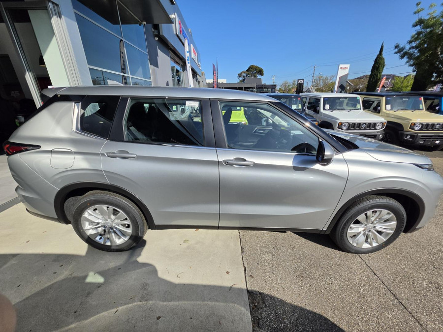 2026 Mitsubishi Outlander ZM ES SUV Image 9