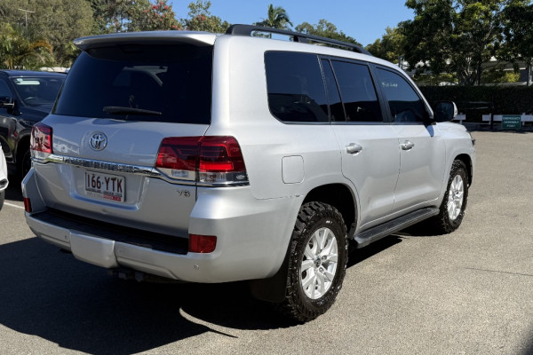 2019 Toyota LandCruiser VDJ200R VX SUV Image 9