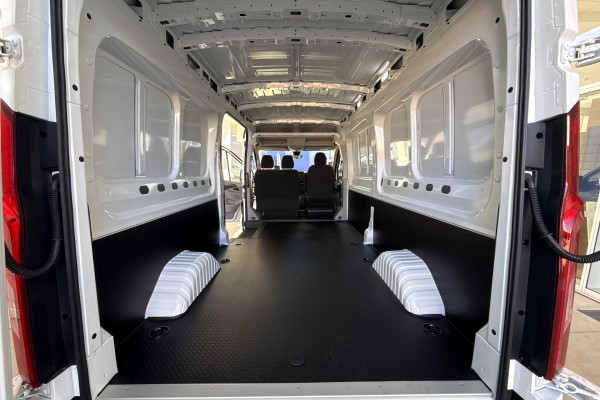 2026 MY24 LDV Deliver 9  Mid Roof LWB Van Image 11