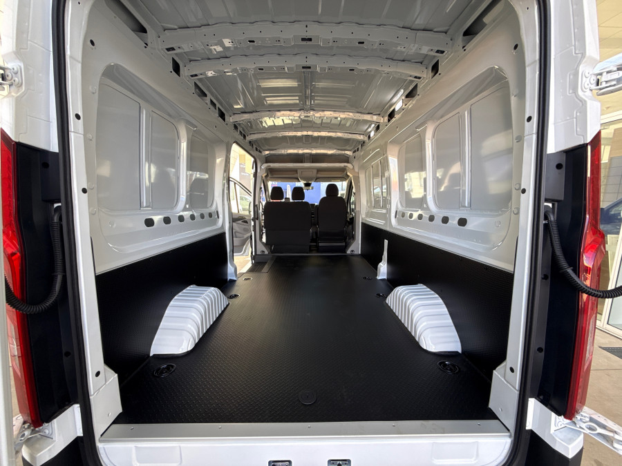 2026 MY24 LDV Deliver 9  Mid Roof LWB Van Image 11