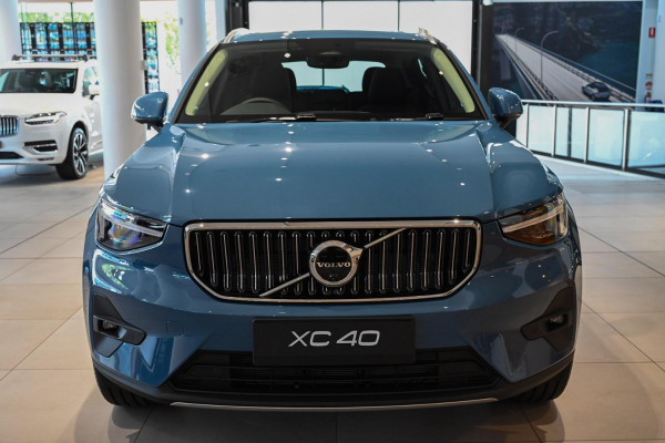 2024 MY25 Volvo XC40  Ultra B4 Bright SUV Image 2