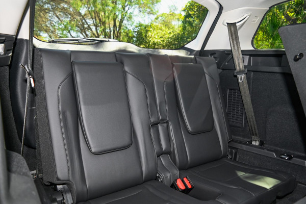 2024 MY25 Land Rover Discovery Sport L550 P200 S SUV image 9