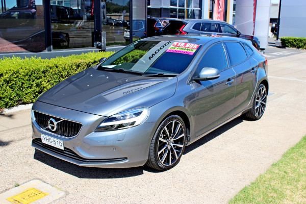 2016 Volvo V40 T3 - Momentum Hatch