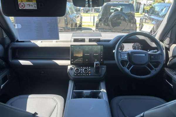 2026 Land Rover Defender L663 110 P425 X-Dynamic SE SUV Image 14