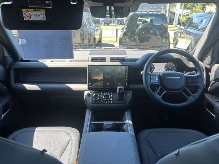 2026 Land Rover Defender L663 110 P425 X-Dynamic SE SUV Image 14