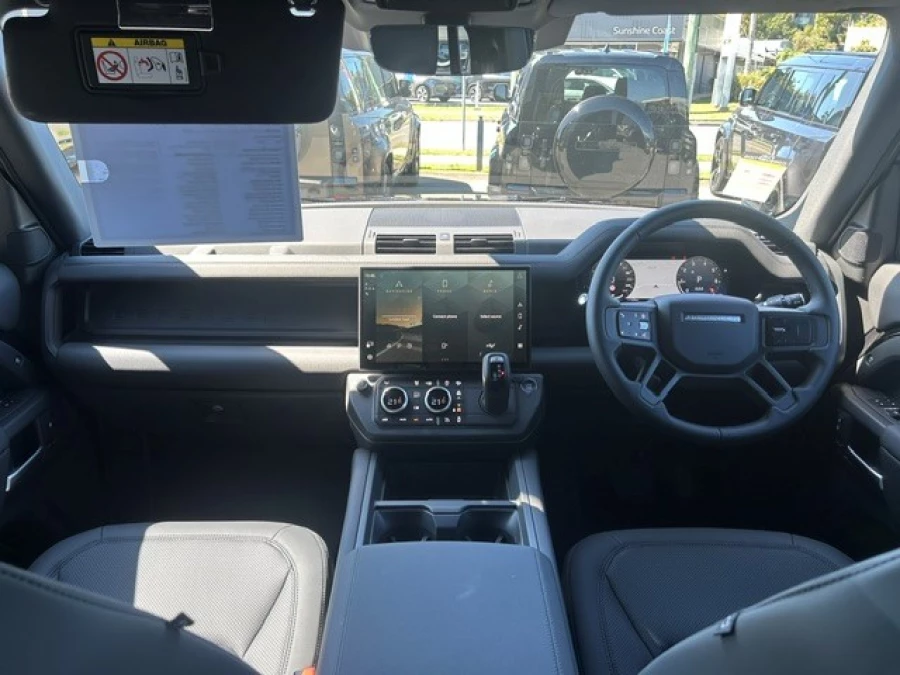 2026 Land Rover Defender L663 110 P425 X-Dynamic SE SUV Image 14