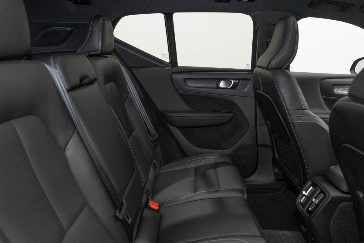 2022 Volvo Xc40 Recharge Pure Electric (Awd) SUV Image 3