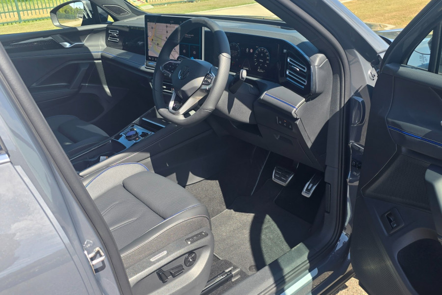 2025 Volkswagen Tiguan CT 195TSI R-Line SUV Image 16