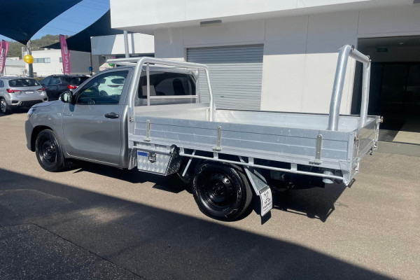2018 Toyota Hilux TGN121R Workmate Cab chassis Image 5