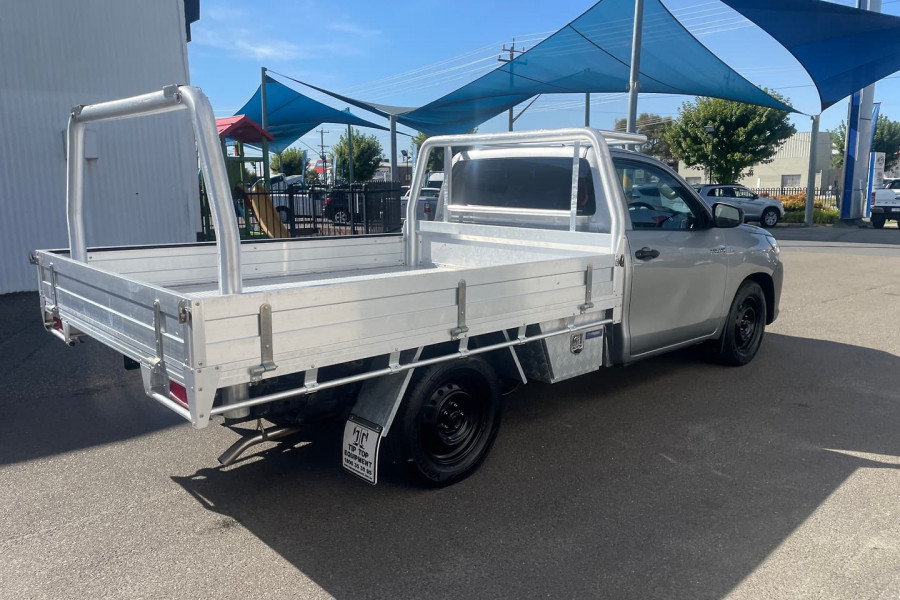 2018 Toyota Hilux TGN121R Workmate Cab chassis Image 7