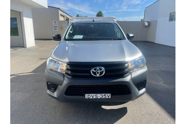 2018 Toyota Hilux TGN121R Workmate Cab chassis Image 2