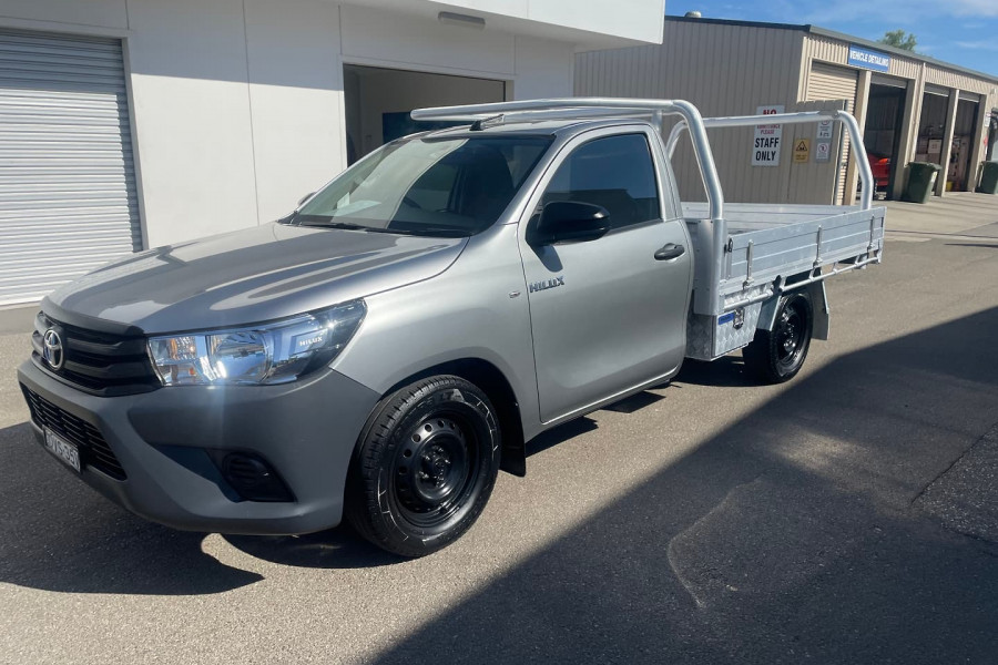 2018 Toyota Hilux TGN121R Workmate Cab chassis Image 3
