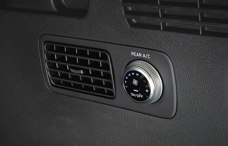 Air vents in 2nd and 3rd rows. Image