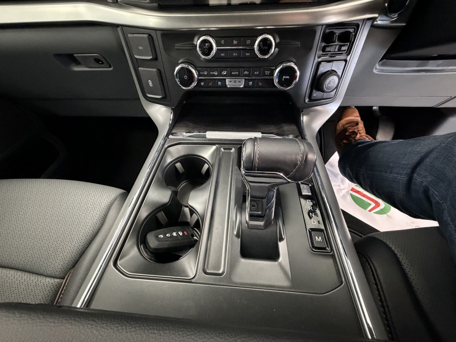 2024 Ford F-150  Lariat Dual Cab Image 28