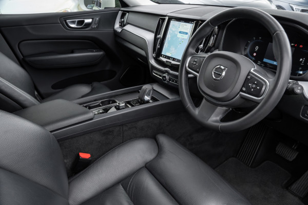 2022 Volvo XC60 UZ B5 Momentum SUV image 7