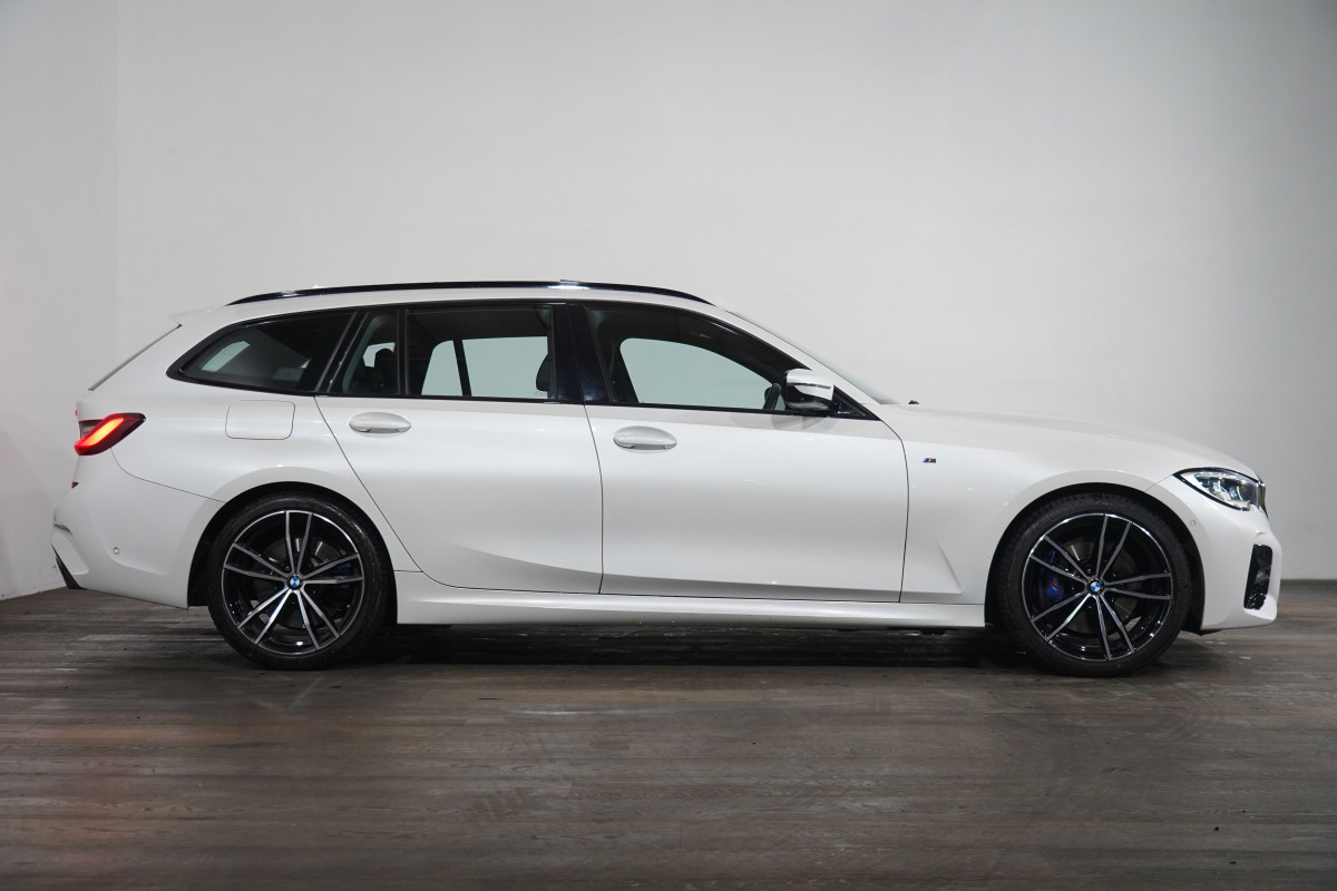 2021 BMW 3 30i Touring M Sport SUV Image 4