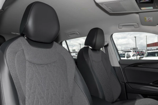 2026 Volkswagen Tayron R4 110TSI Life SUV Image 10