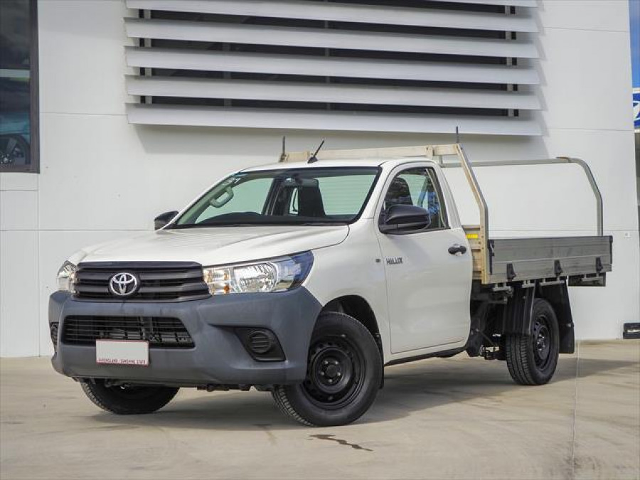 2017 Toyota Hilux GUN122R Workmate Cab chassis image 1