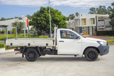 2017 Toyota Hilux GUN122R Workmate Cab chassis Image 5
