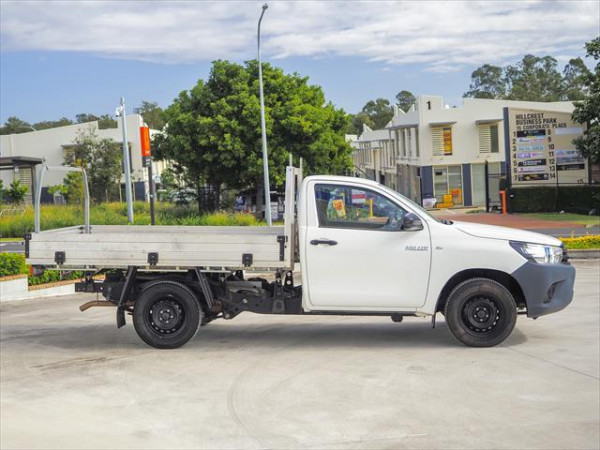 2017 Toyota Hilux GUN122R Workmate Cab chassis image 5