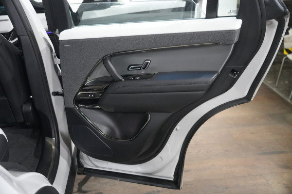 2023 Land Rover Range Rover Sport L461 D300 Dynamic SE SUV image 36