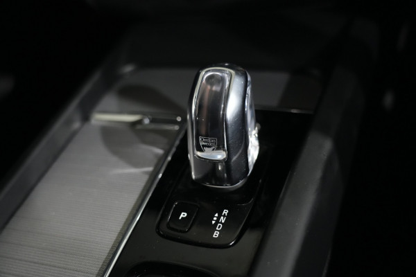 2018 Volvo XC60 UZ T8 R-Design SUV image 17