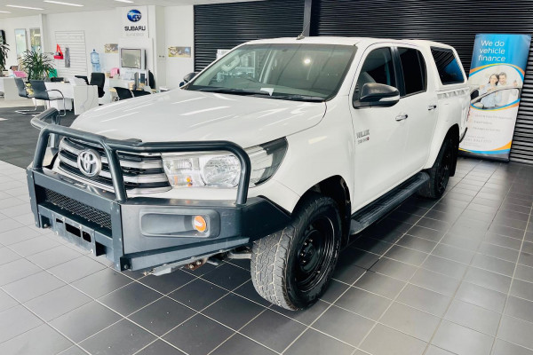 2017 Toyota HiLux Cab chassis Image 3