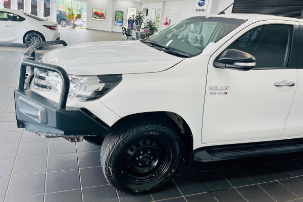2017 Toyota HiLux Cab chassis Image 4