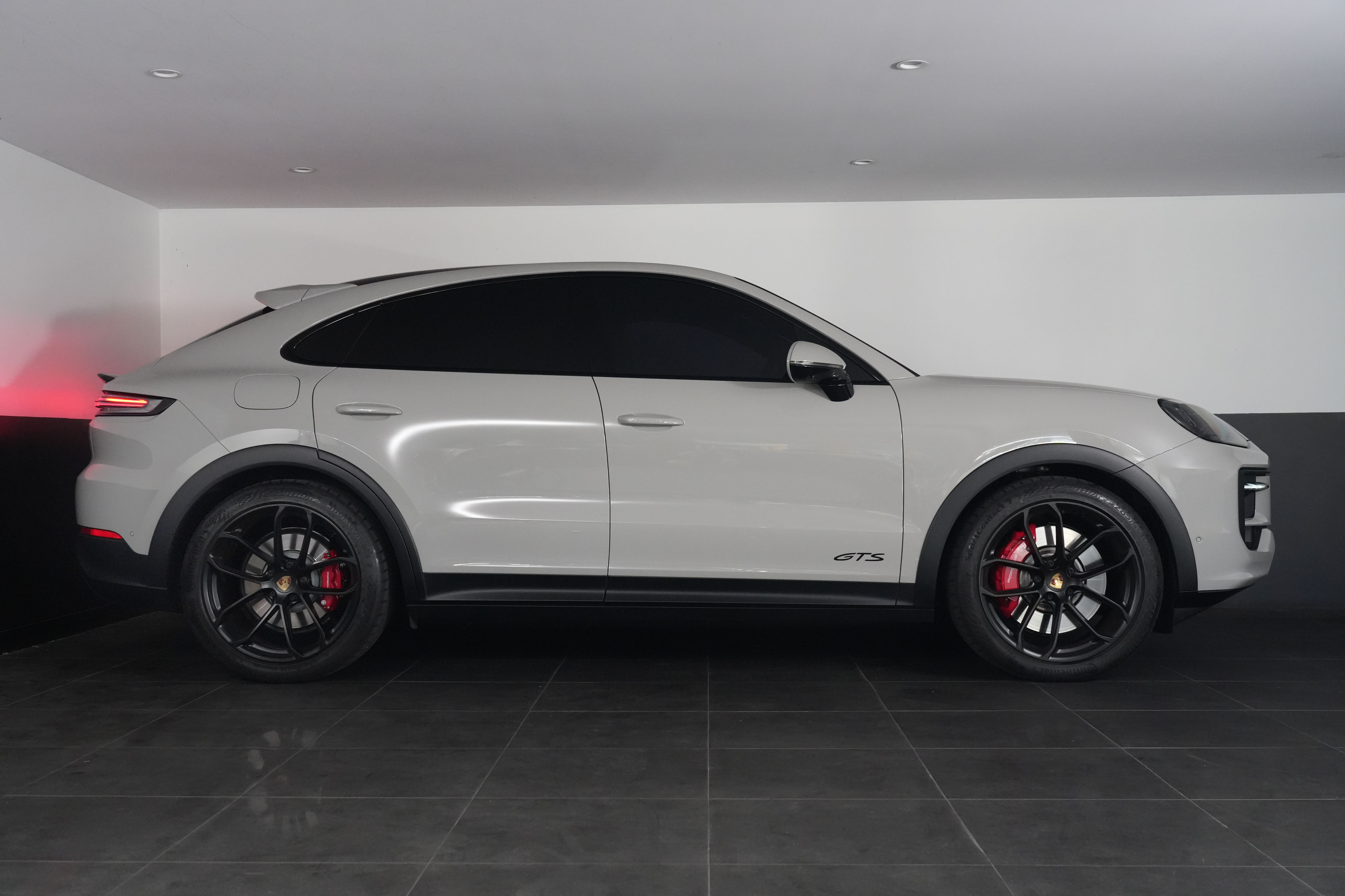 2024 Porsche Cayenne GTS Coupe Image 17