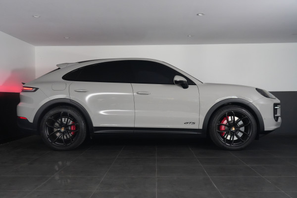 2024 Porsche Cayenne GTS Coupe Image 17