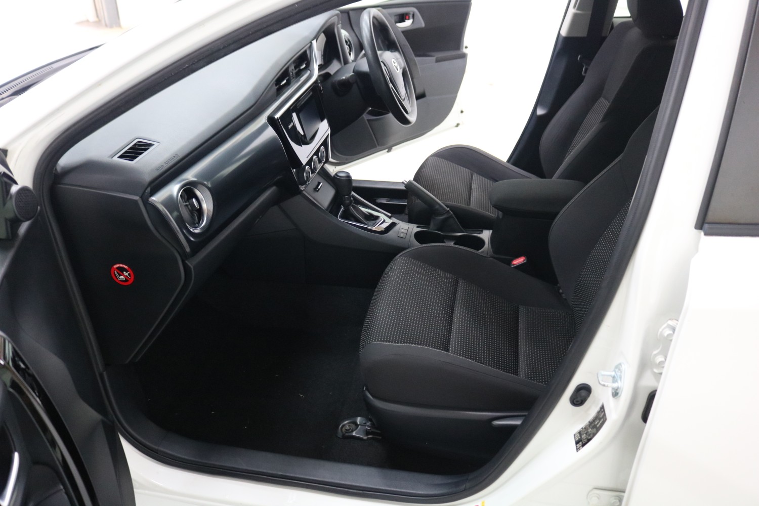 2016 Toyota Corolla ZRE182R ASCENT Hatchback Image 8