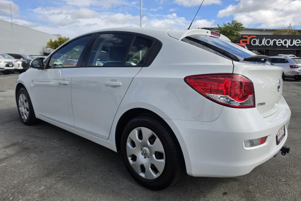 2012 MY13 Holden Cruze JH Series II CD Hatch Image 9