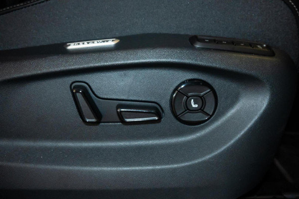 2025 Volkswagen Tayron R4 195TSI R-Line SUV image 12