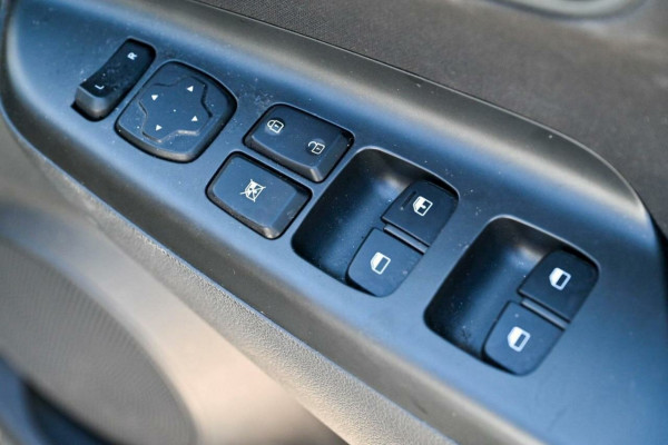 2020 Hyundai KONA OS.3 Active SUV Image 7