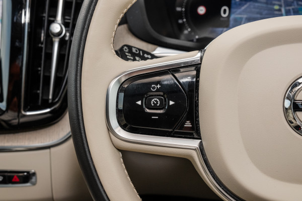 2022 Volvo XC60 UZ B5 Inscription SUV Image 11