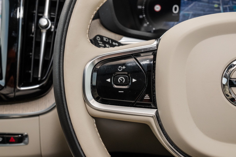 2022 Volvo XC60 UZ B5 Inscription SUV Image 11