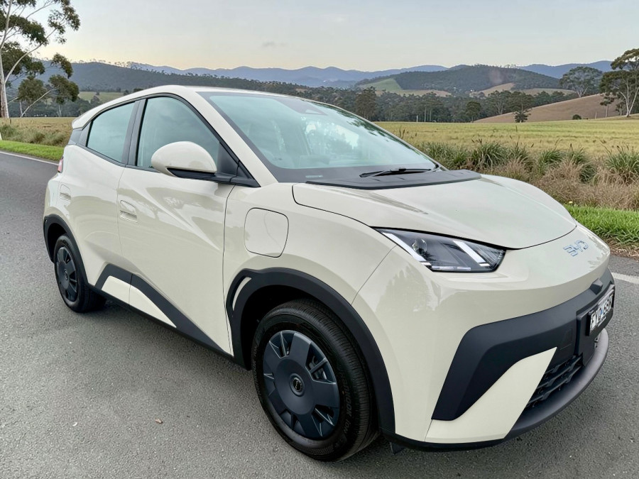 2025 BYD ATTO 1  Essential Hatch Image 2