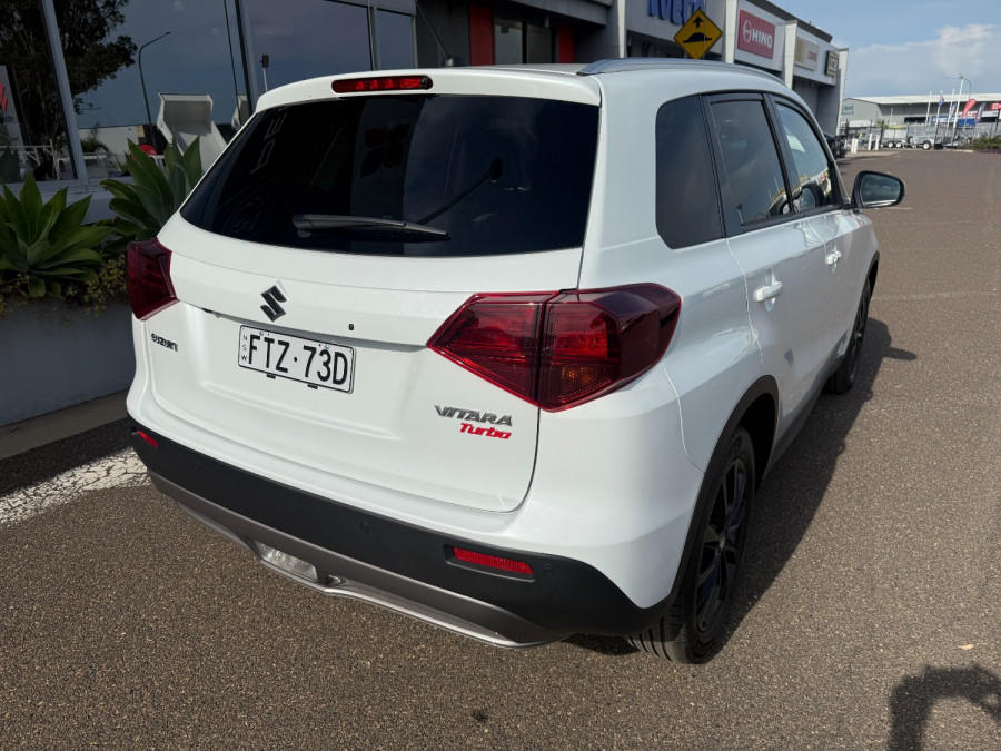 2024 Suzuki Vitara Turbo Wagon Image 3