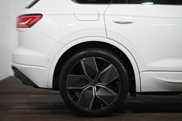 2024 Volkswagen Touareg 210TDI R-Line SUV image 6