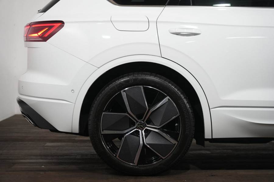 2024 Volkswagen Touareg 210TDI R-Line SUV