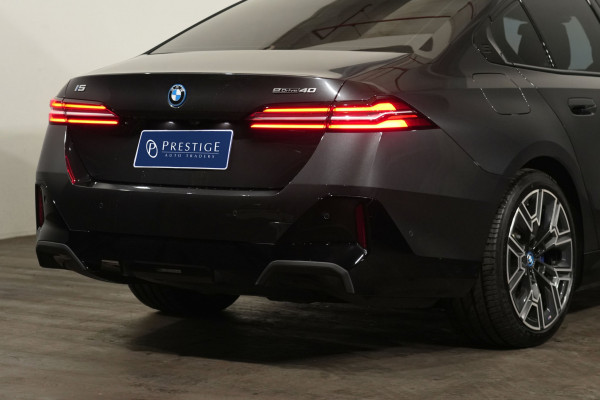 2025 BMW i5 eDrive40 M Sport Sedan Image 10