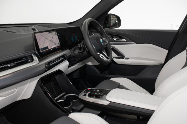 2026 BMW iX1 U11 xDrive30 M Sport SUV image 8
