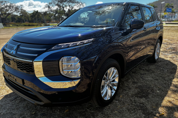 2026 Mitsubishi Outlander ZM ES SUV Image 3