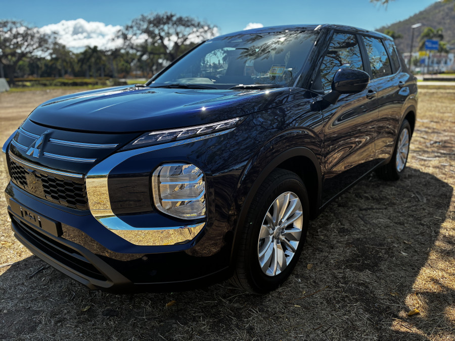 2026 Mitsubishi Outlander ZM ES SUV Image 3