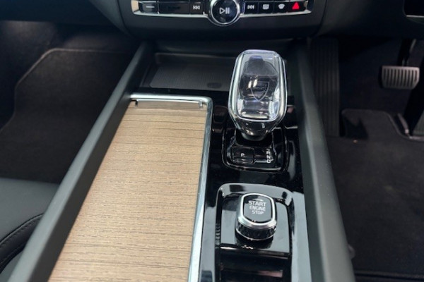 2025 MY26 Volvo XC60 UZ Plus T8 Plug-in Hybrid Dark SUV Image 17