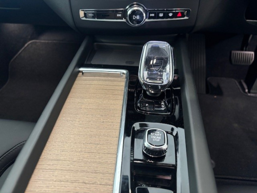 2025 MY26 Volvo XC60 UZ Plus T8 Plug-in Hybrid Dark SUV Image 17