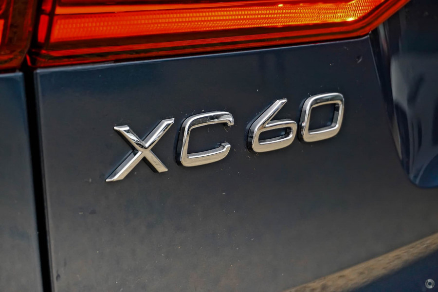 2022 Volvo XC60  B5 Inscription Suv Image 11